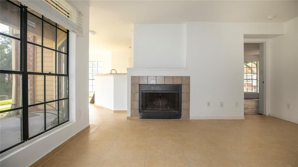 For Sale: $179,000 (2 beds, 2 baths, 1027 Square Feet)