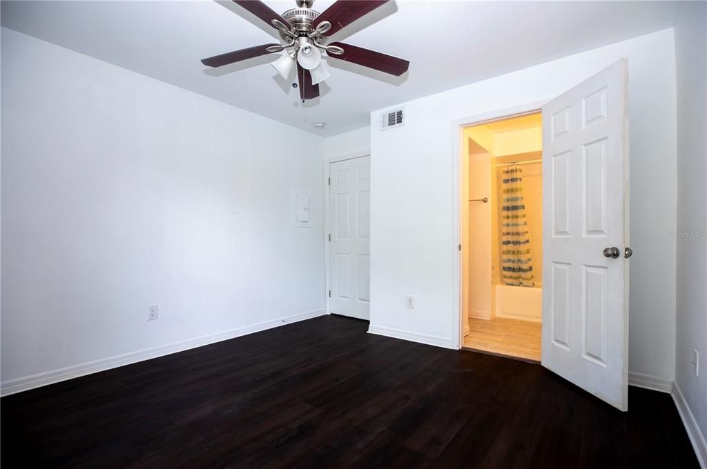 For Sale: $179,000 (2 beds, 2 baths, 1027 Square Feet)