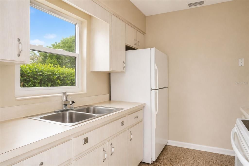 В аренду: $1,795 (3 спален, 1 ванн, 1056 Квадратных фут)