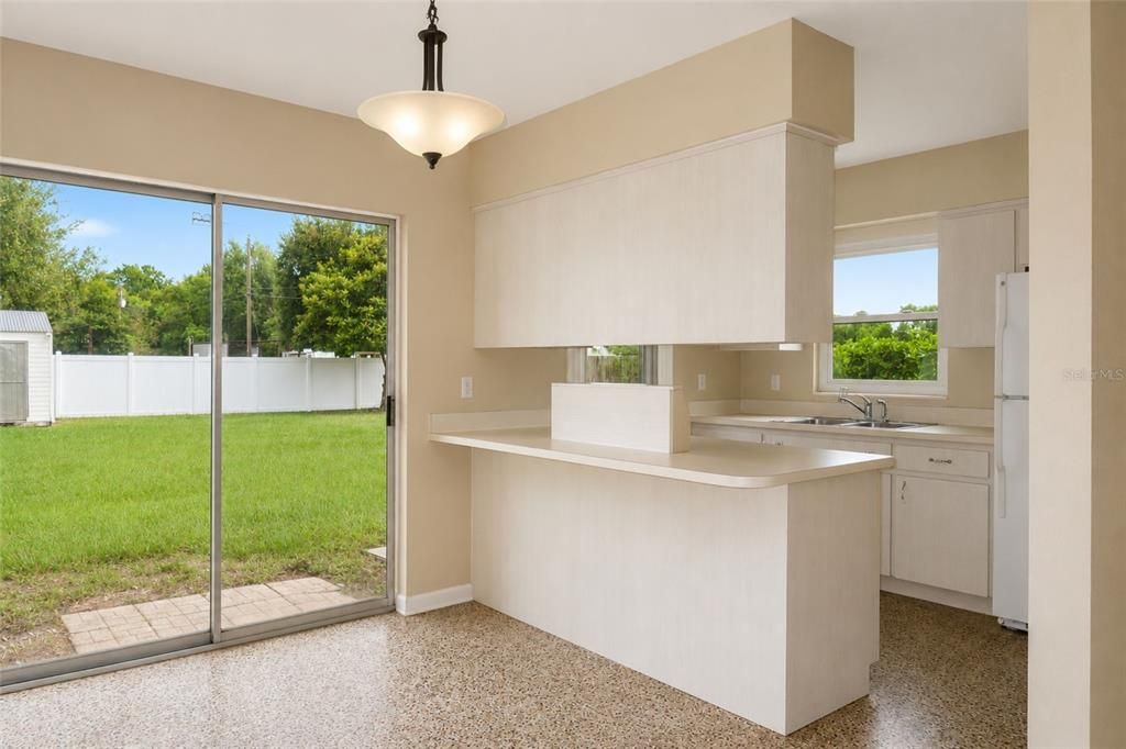 В аренду: $1,795 (3 спален, 1 ванн, 1056 Квадратных фут)