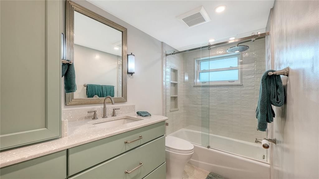For Sale: $1,795,000 (2 beds, 2 baths, 1271 Square Feet)