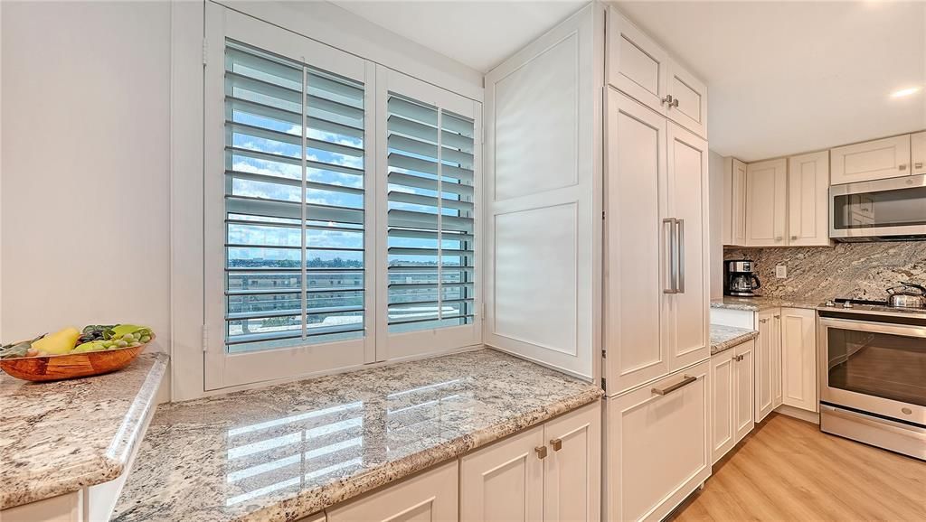 For Sale: $1,795,000 (2 beds, 2 baths, 1271 Square Feet)