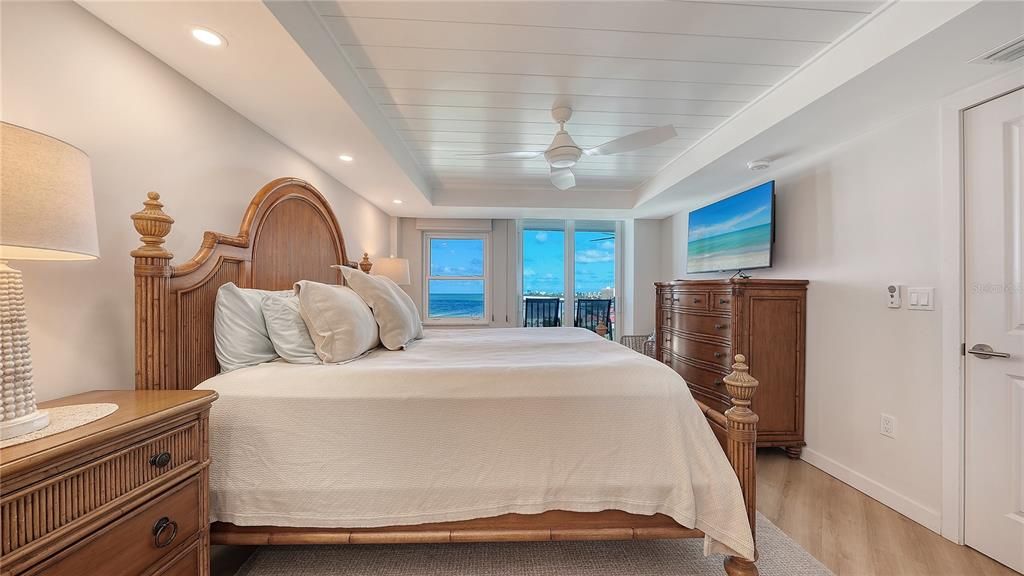 For Sale: $1,795,000 (2 beds, 2 baths, 1271 Square Feet)