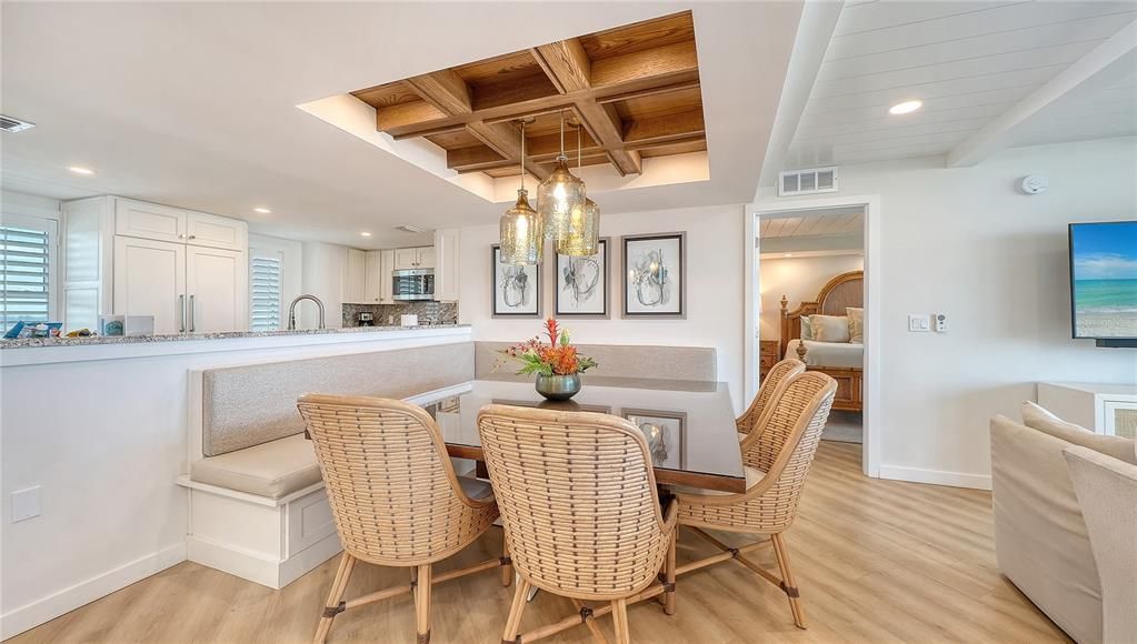 For Sale: $1,795,000 (2 beds, 2 baths, 1271 Square Feet)