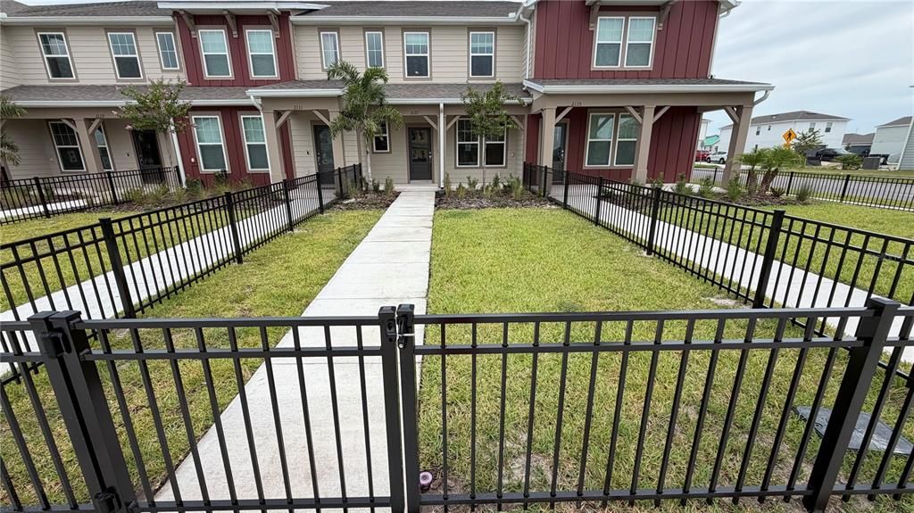 For Rent: $2,300 (3 beds, 2 baths, 1553 Square Feet)