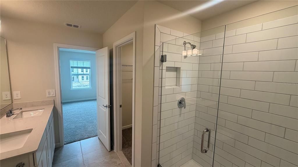 For Rent: $2,300 (3 beds, 2 baths, 1553 Square Feet)