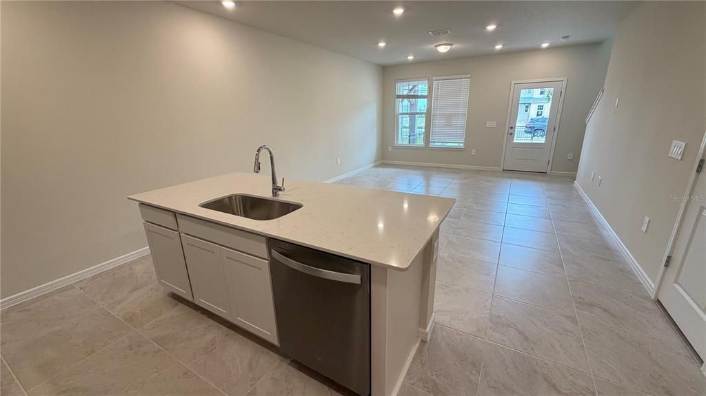 For Rent: $2,300 (3 beds, 2 baths, 1553 Square Feet)