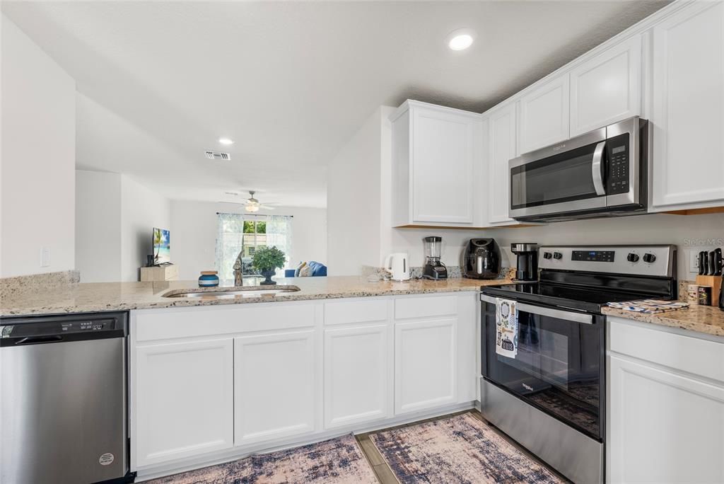 For Sale: $349,900 (3 beds, 2 baths, 1244 Square Feet)