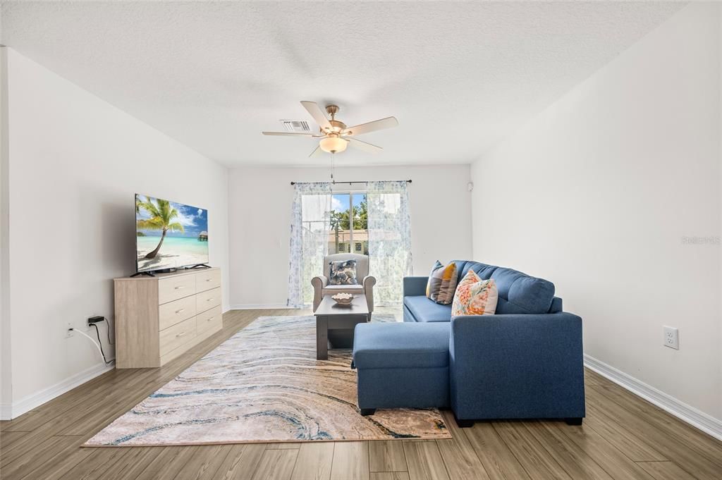For Sale: $349,900 (3 beds, 2 baths, 1244 Square Feet)