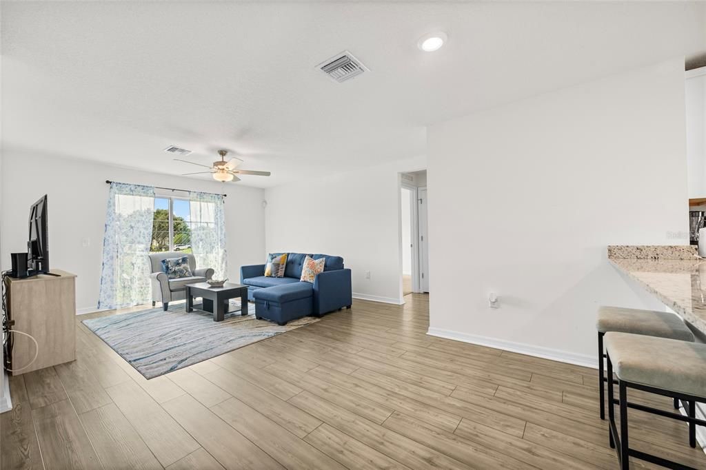 For Sale: $349,900 (3 beds, 2 baths, 1244 Square Feet)