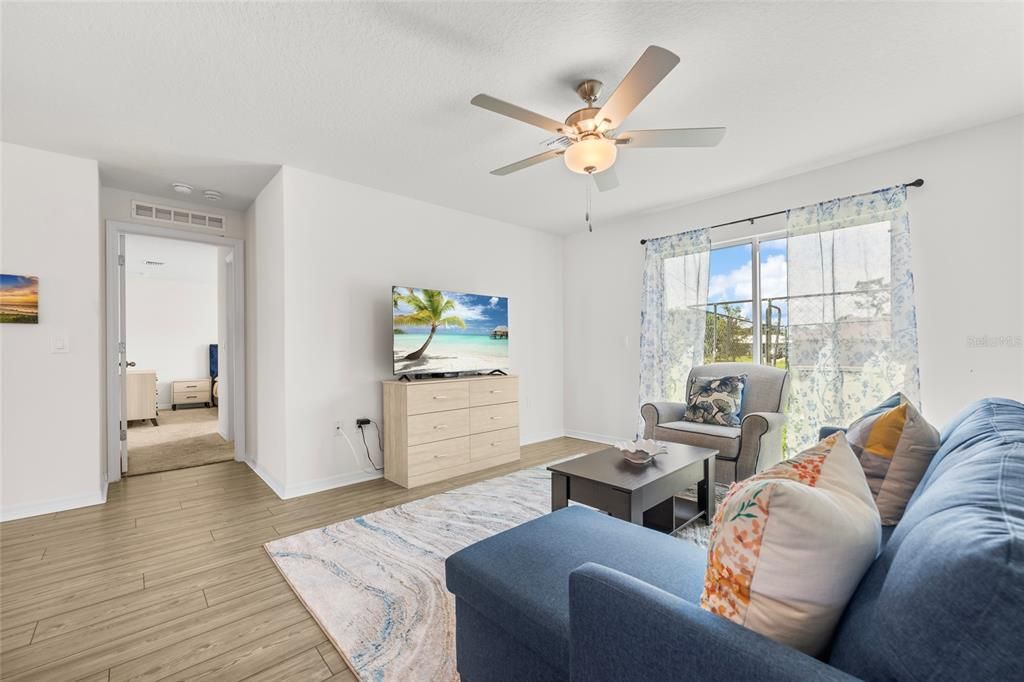 For Sale: $349,900 (3 beds, 2 baths, 1244 Square Feet)