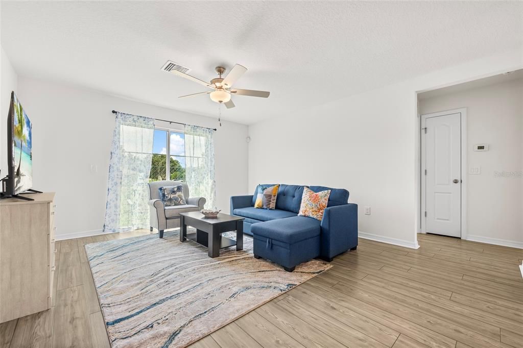 For Sale: $349,900 (3 beds, 2 baths, 1244 Square Feet)