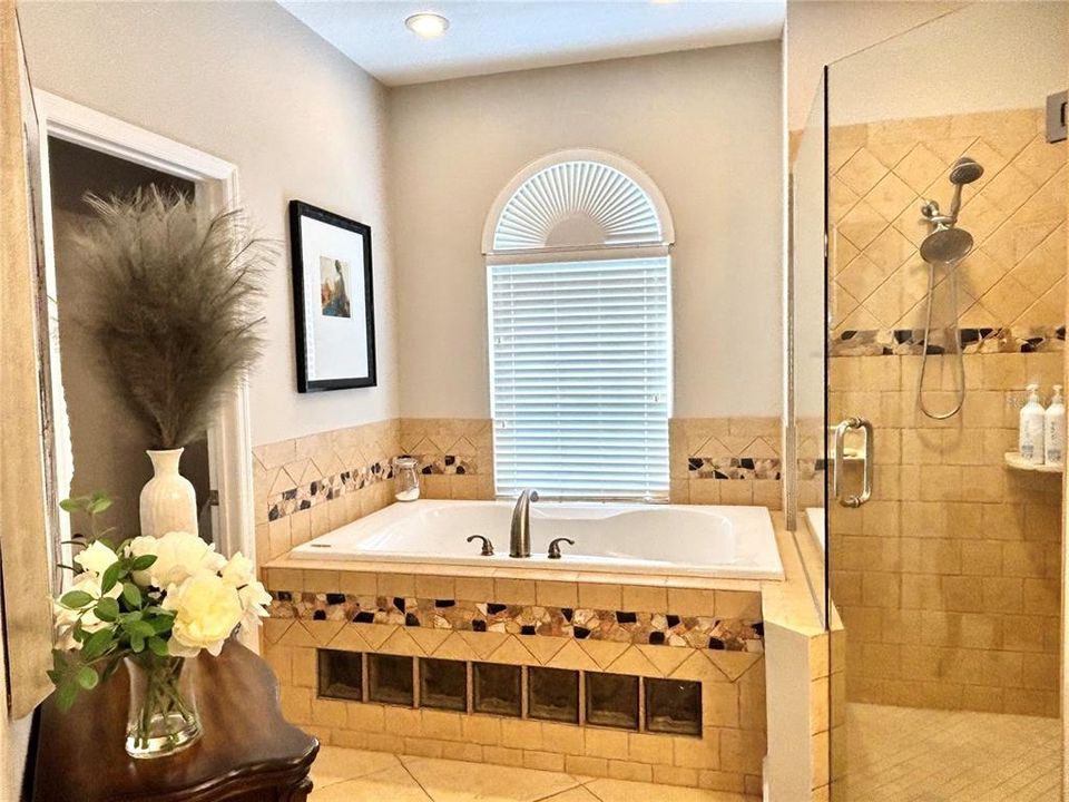 En Venta: $1,299,000 (6 camas, 5 baños, 4315 Pies cuadrados)