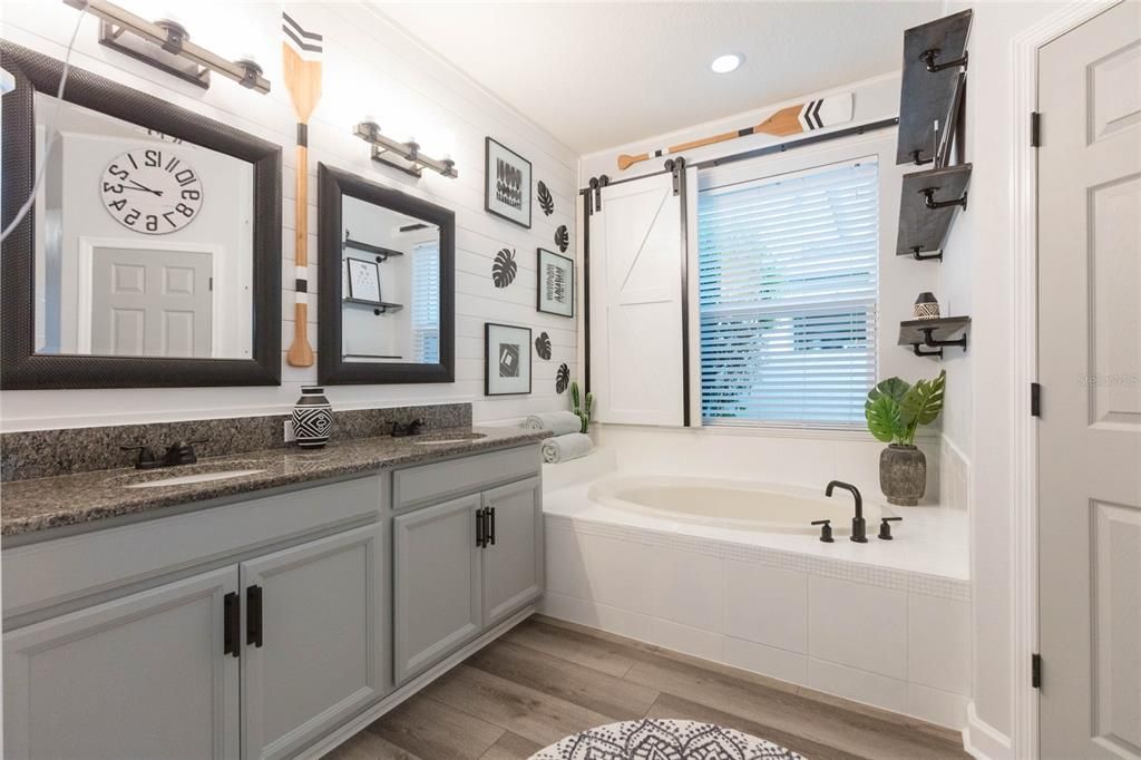 En Venta: $630,000 (4 camas, 3 baños, 2358 Pies cuadrados)
