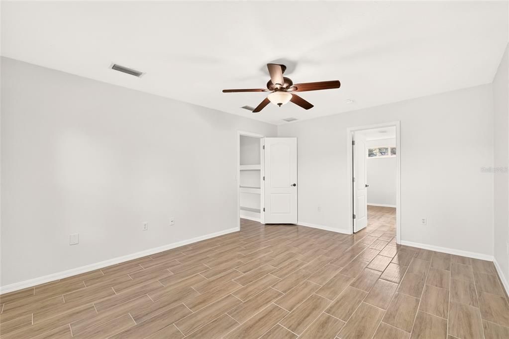 En Venta: $379,900 (4 camas, 2 baños, 1834 Pies cuadrados)