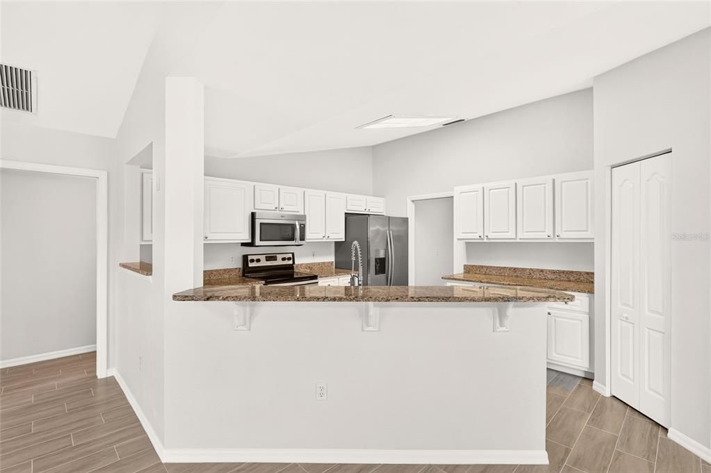 En Venta: $379,900 (4 camas, 2 baños, 1834 Pies cuadrados)