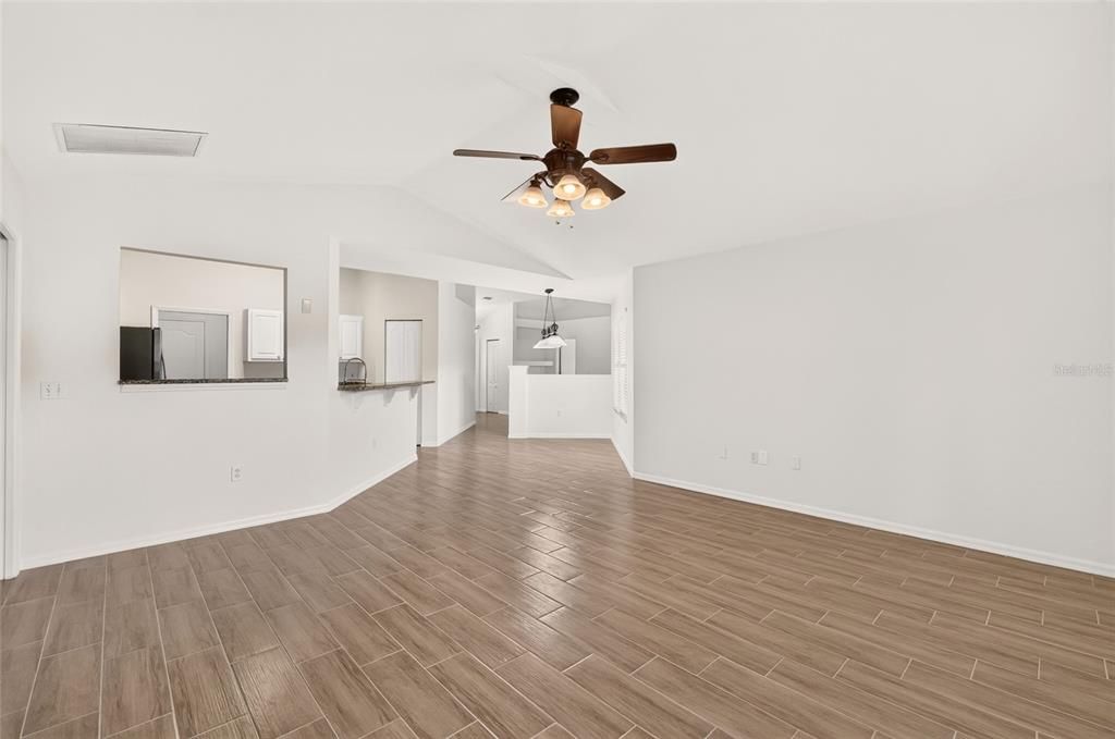 En Venta: $379,900 (4 camas, 2 baños, 1834 Pies cuadrados)