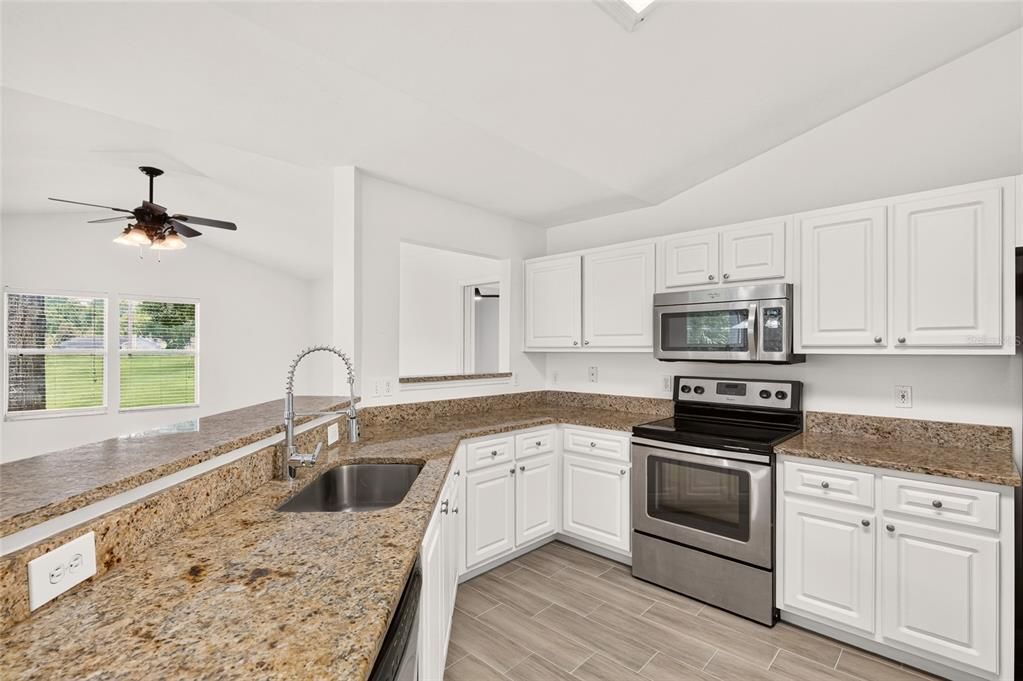 En Venta: $379,900 (4 camas, 2 baños, 1834 Pies cuadrados)
