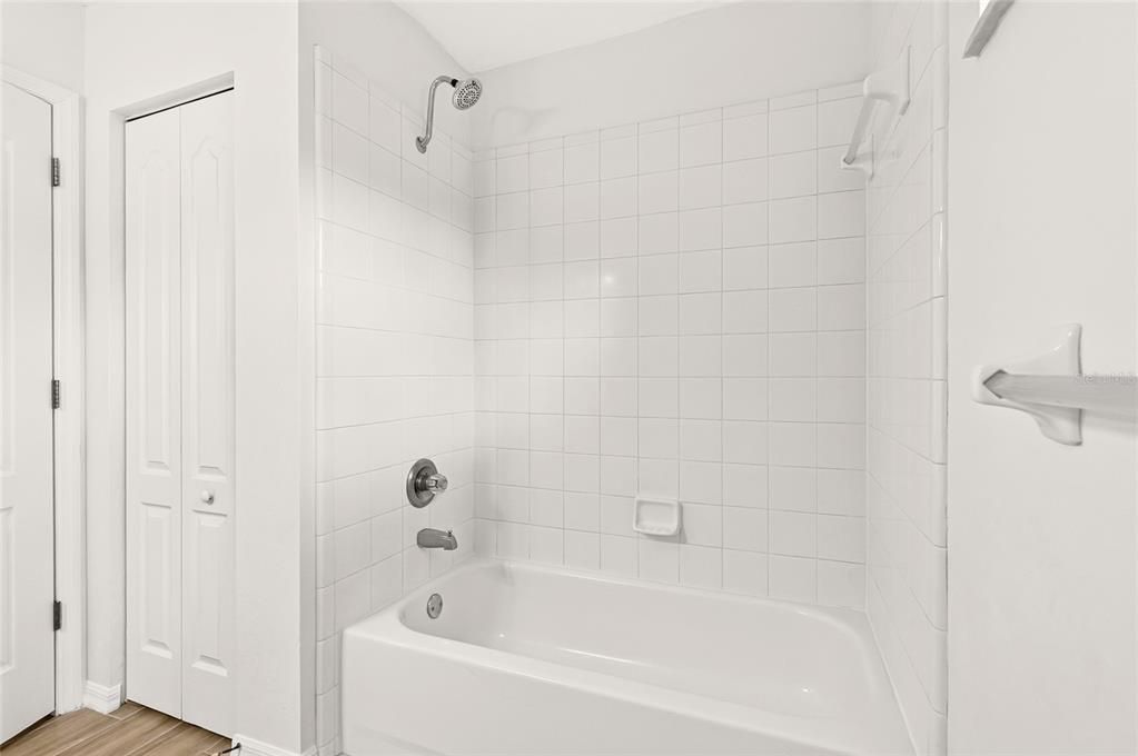 En Venta: $379,900 (4 camas, 2 baños, 1834 Pies cuadrados)