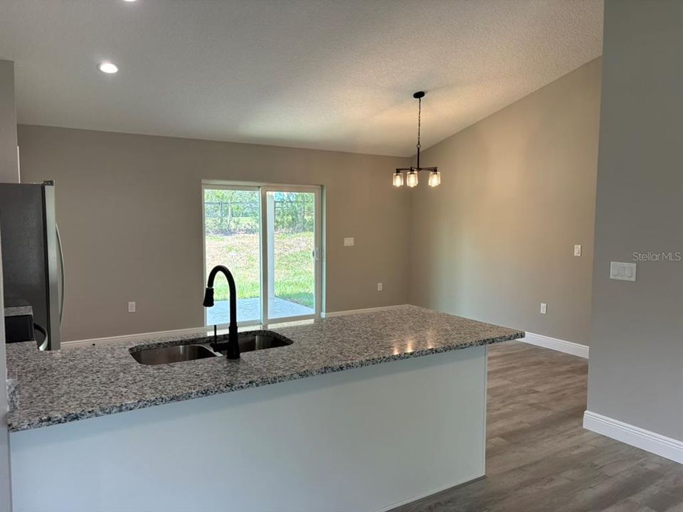 En Venta: $249,900 (3 camas, 2 baños, 1405 Pies cuadrados)