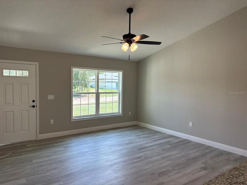 En Venta: $249,900 (3 camas, 2 baños, 1405 Pies cuadrados)