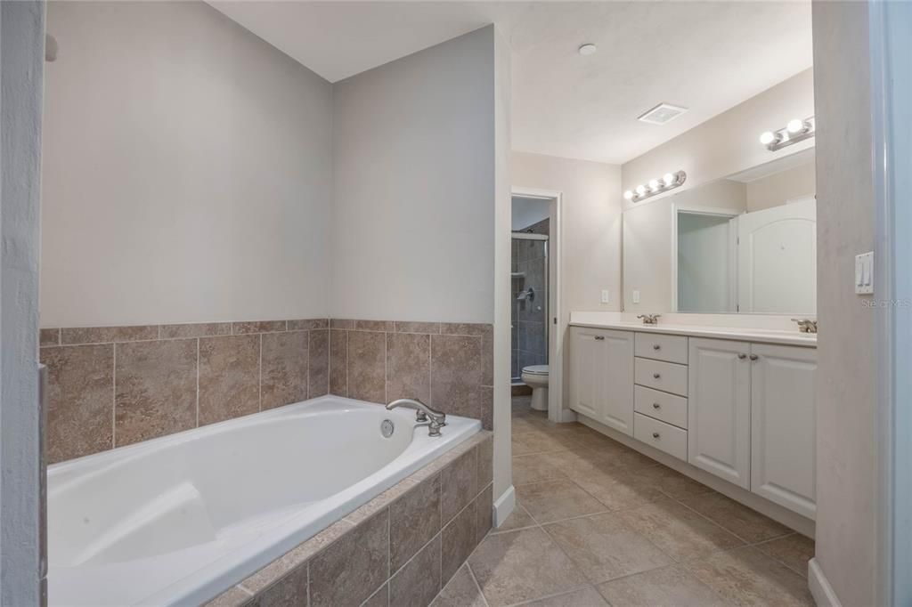 En Venta: $285,000 (3 camas, 2 baños, 1659 Pies cuadrados)