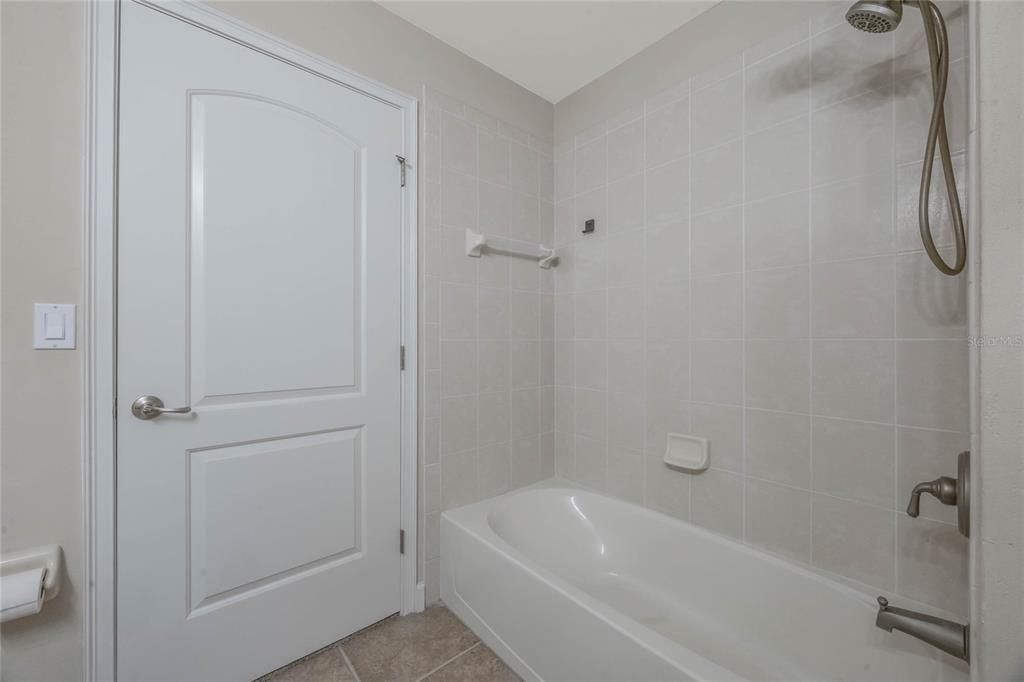 En Venta: $285,000 (3 camas, 2 baños, 1659 Pies cuadrados)