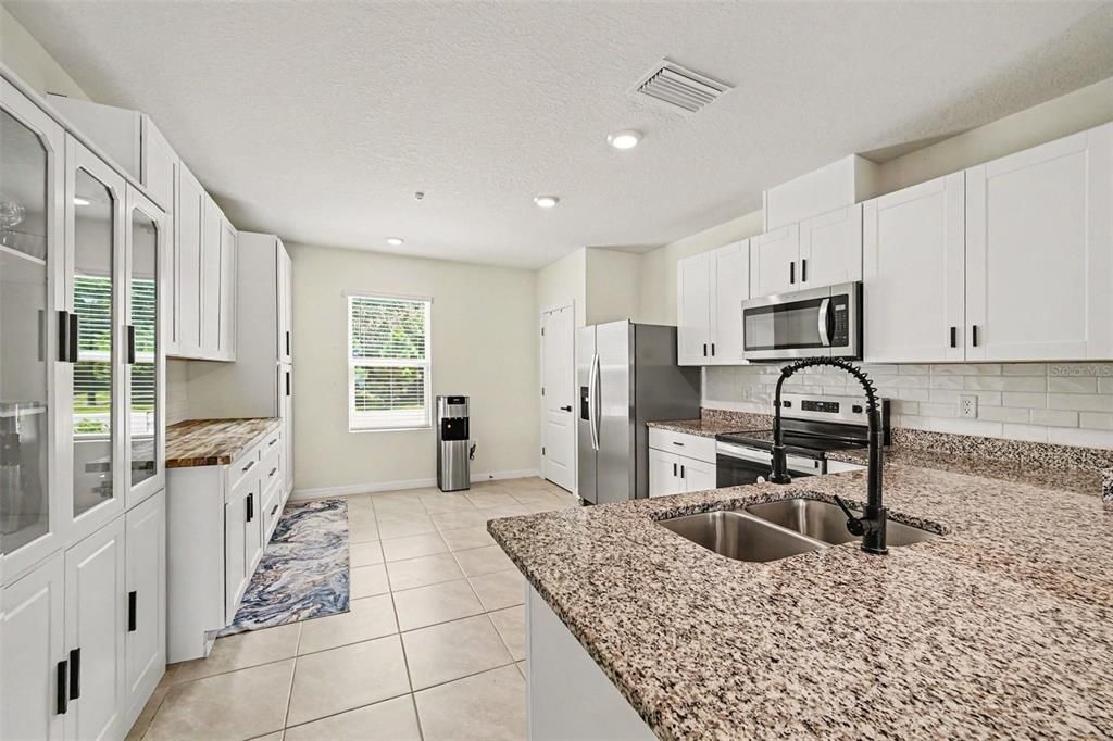 En Venta: $299,900 (3 camas, 2 baños, 1840 Pies cuadrados)