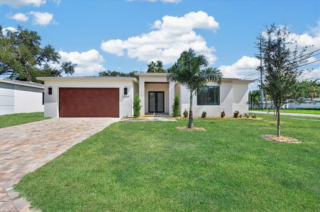 En Venta: $779,900 (4 camas, 3 baños, 2400 Pies cuadrados)