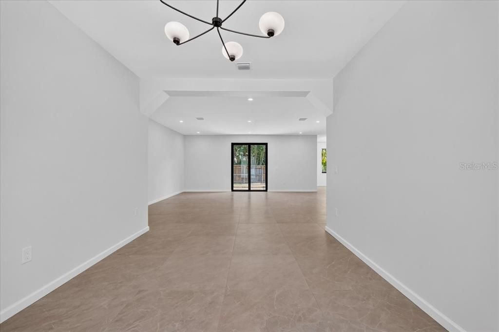 En Venta: $779,900 (4 camas, 3 baños, 2400 Pies cuadrados)
