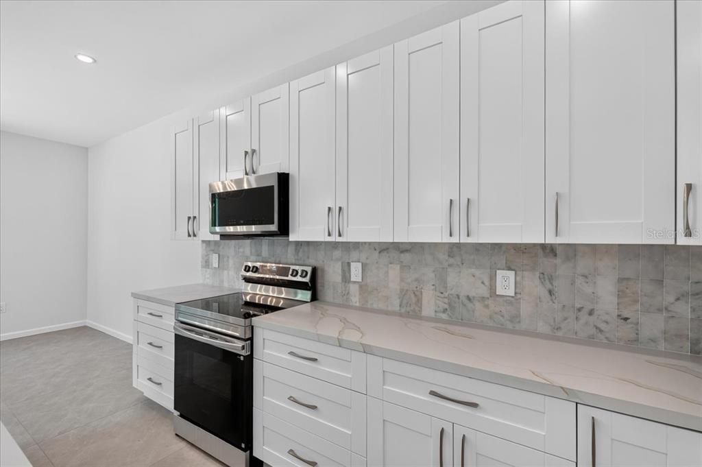 En Venta: $779,900 (4 camas, 3 baños, 2400 Pies cuadrados)