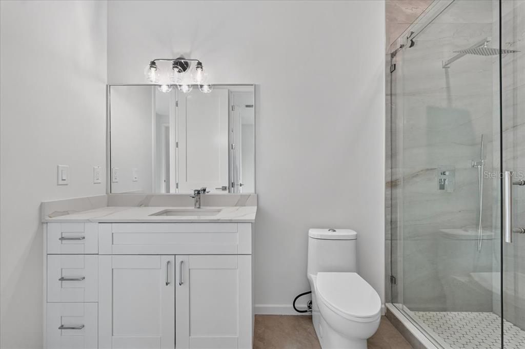 En Venta: $779,900 (4 camas, 3 baños, 2400 Pies cuadrados)