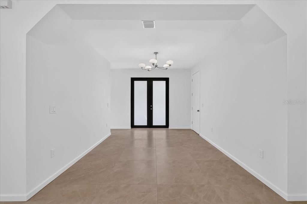 En Venta: $779,900 (4 camas, 3 baños, 2400 Pies cuadrados)