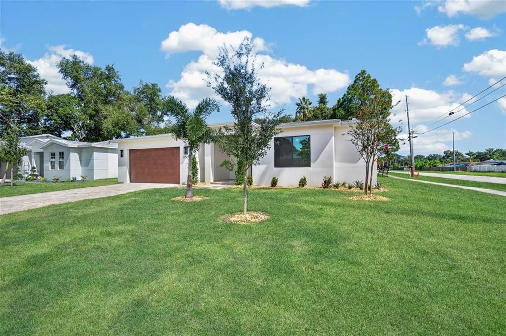 En Venta: $779,900 (4 camas, 3 baños, 2400 Pies cuadrados)