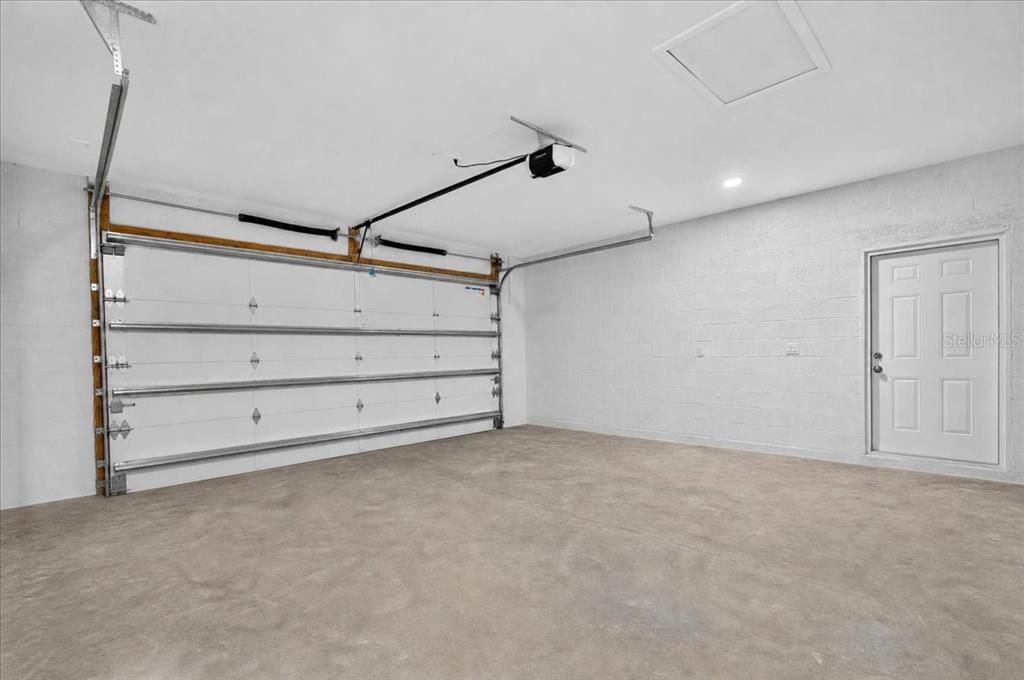 En Venta: $779,900 (4 camas, 3 baños, 2400 Pies cuadrados)