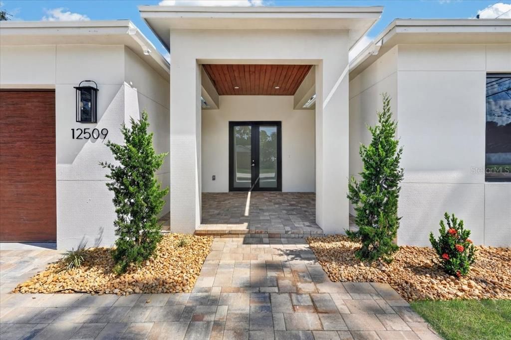 En Venta: $779,900 (4 camas, 3 baños, 2400 Pies cuadrados)