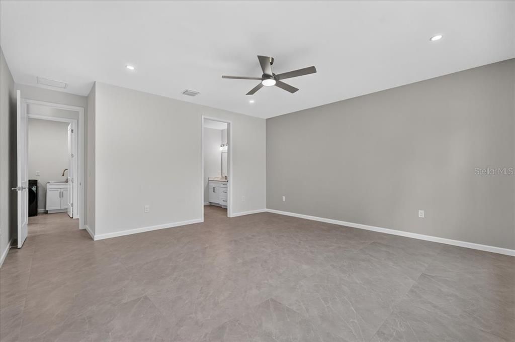 En Venta: $779,900 (4 camas, 3 baños, 2400 Pies cuadrados)