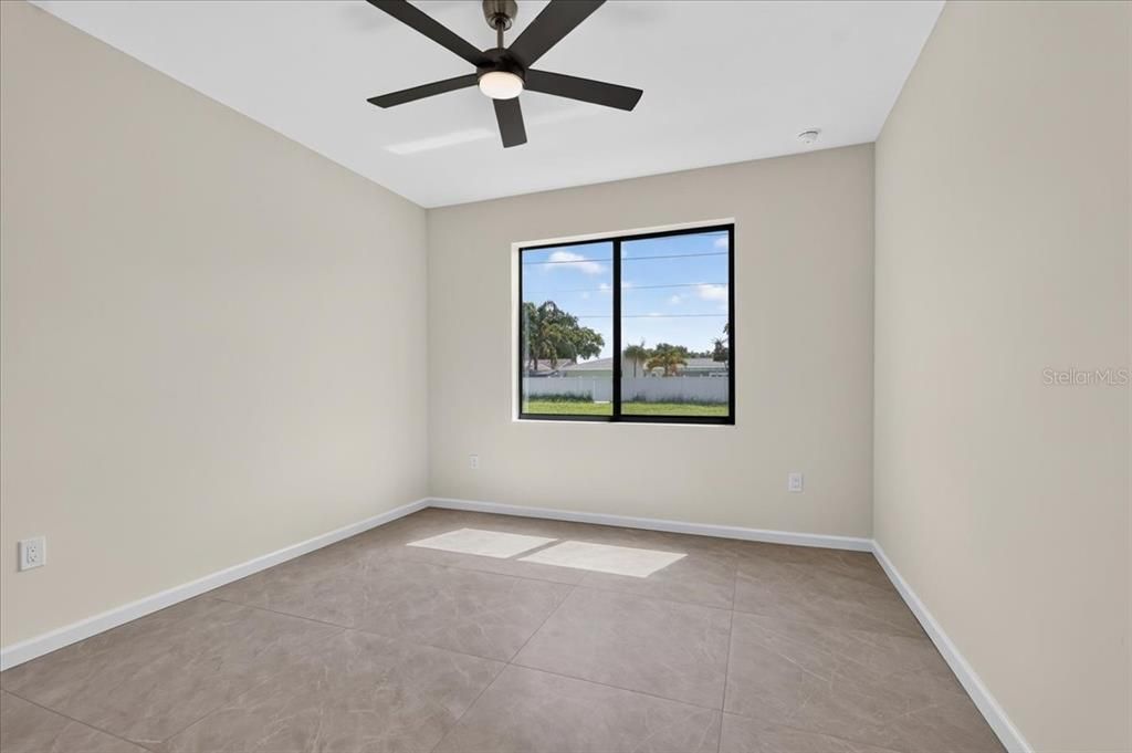 En Venta: $779,900 (4 camas, 3 baños, 2400 Pies cuadrados)