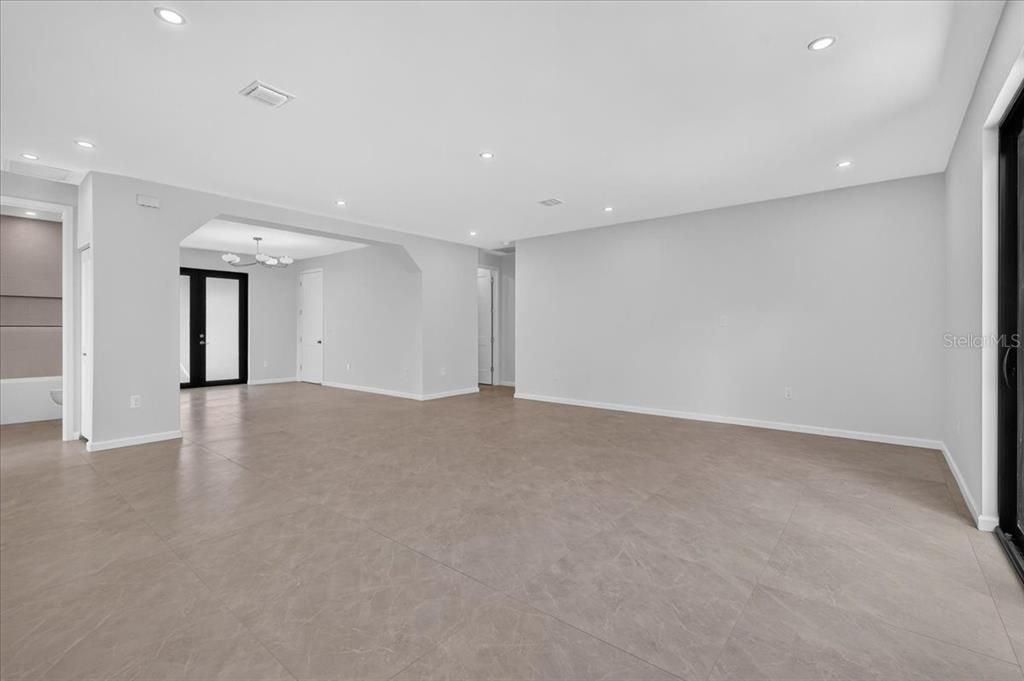 En Venta: $779,900 (4 camas, 3 baños, 2400 Pies cuadrados)