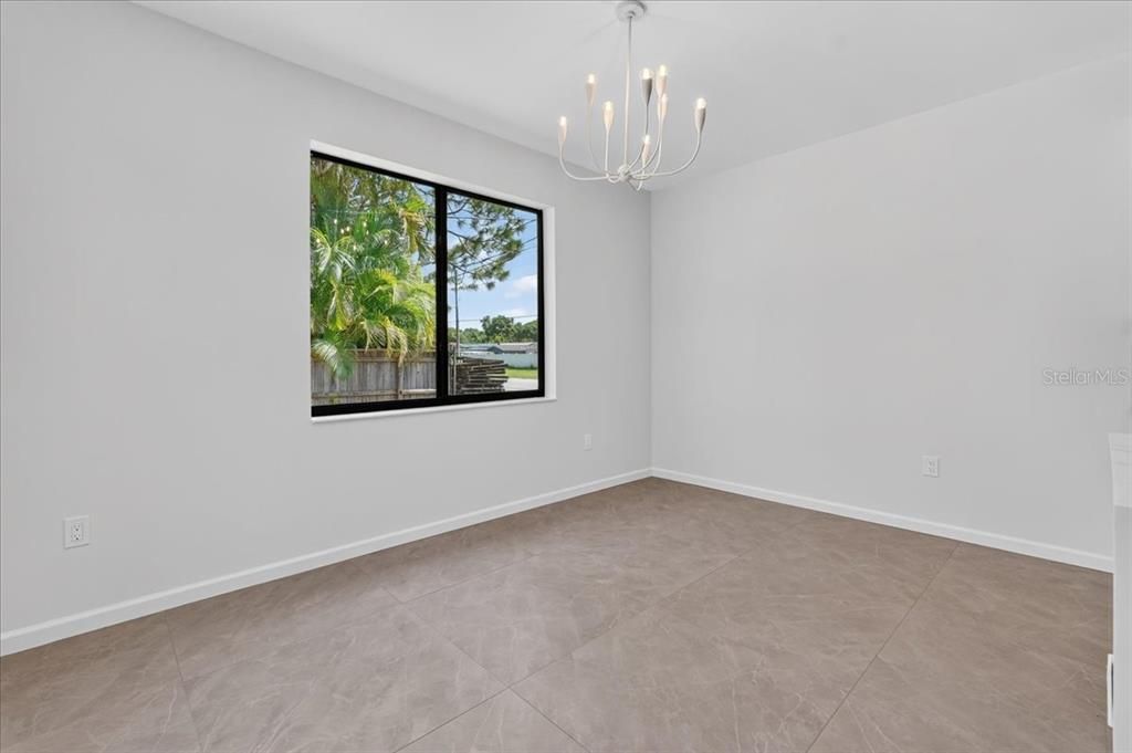 En Venta: $779,900 (4 camas, 3 baños, 2400 Pies cuadrados)