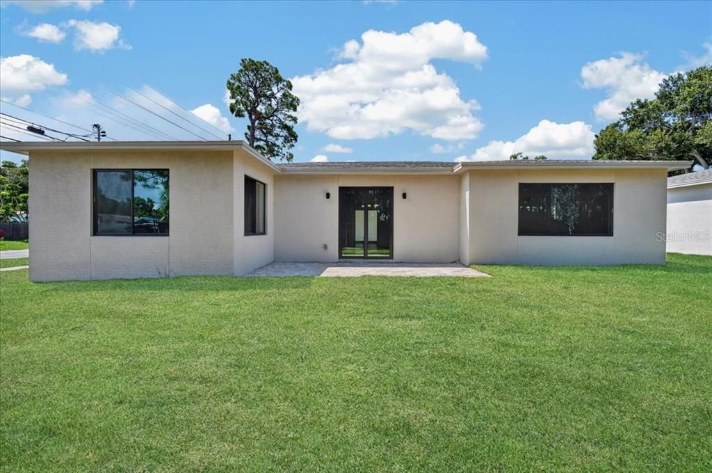 En Venta: $779,900 (4 camas, 3 baños, 2400 Pies cuadrados)
