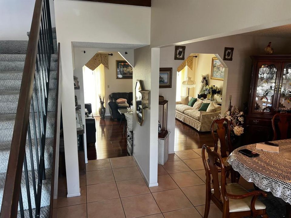 En Venta: $599,000 (5 camas, 2 baños, 2735 Pies cuadrados)