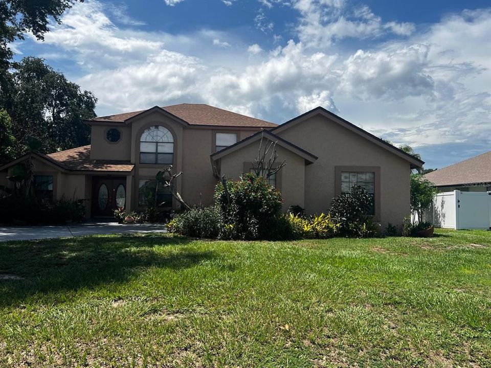 En Venta: $599,000 (5 camas, 2 baños, 2735 Pies cuadrados)