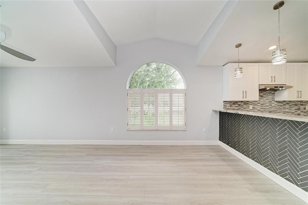 En Venta: $424,900 (3 camas, 2 baños, 1677 Pies cuadrados)