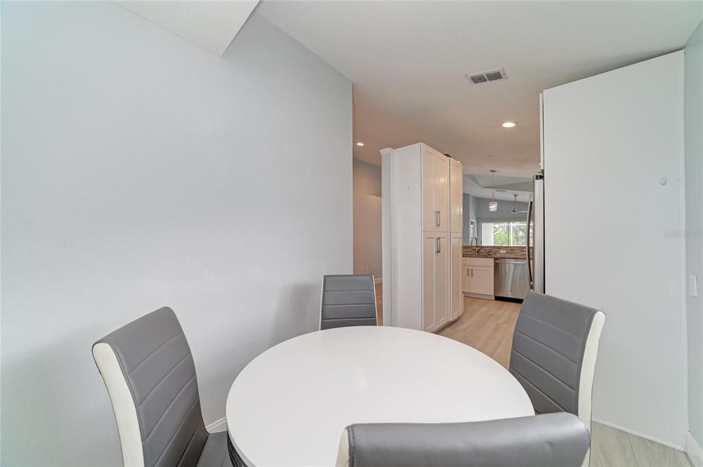 En Venta: $424,900 (3 camas, 2 baños, 1677 Pies cuadrados)