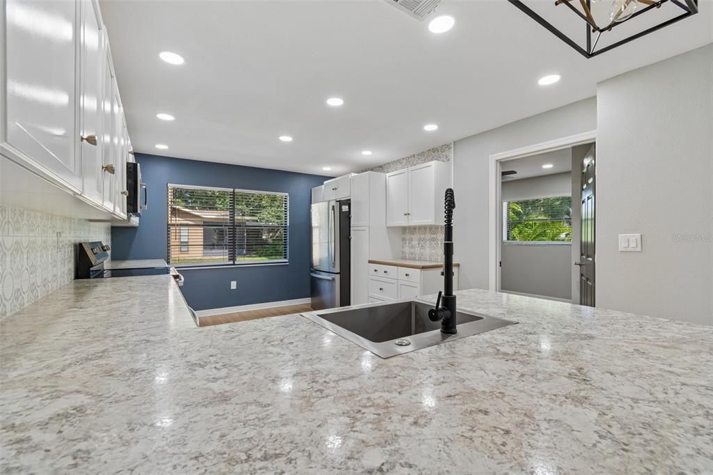 En Venta: $455,000 (4 camas, 2 baños, 1685 Pies cuadrados)