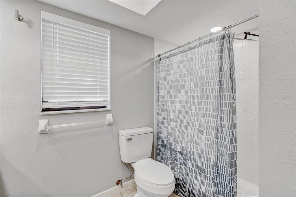 En Venta: $455,000 (4 camas, 2 baños, 1685 Pies cuadrados)