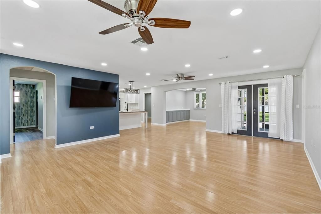 En Venta: $455,000 (4 camas, 2 baños, 1685 Pies cuadrados)