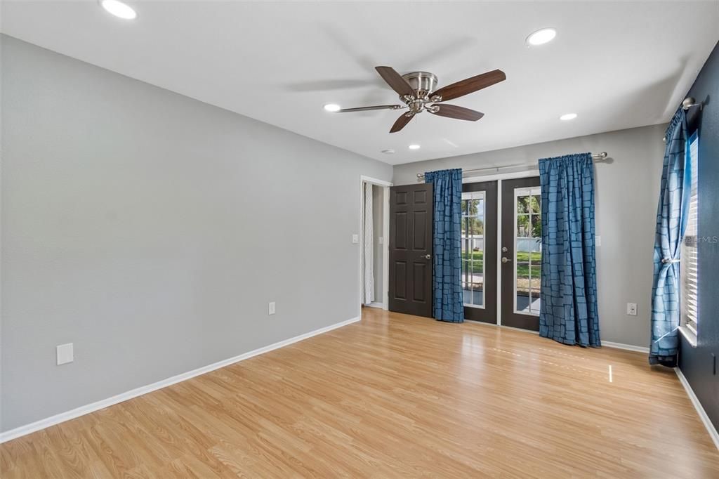 En Venta: $455,000 (4 camas, 2 baños, 1685 Pies cuadrados)