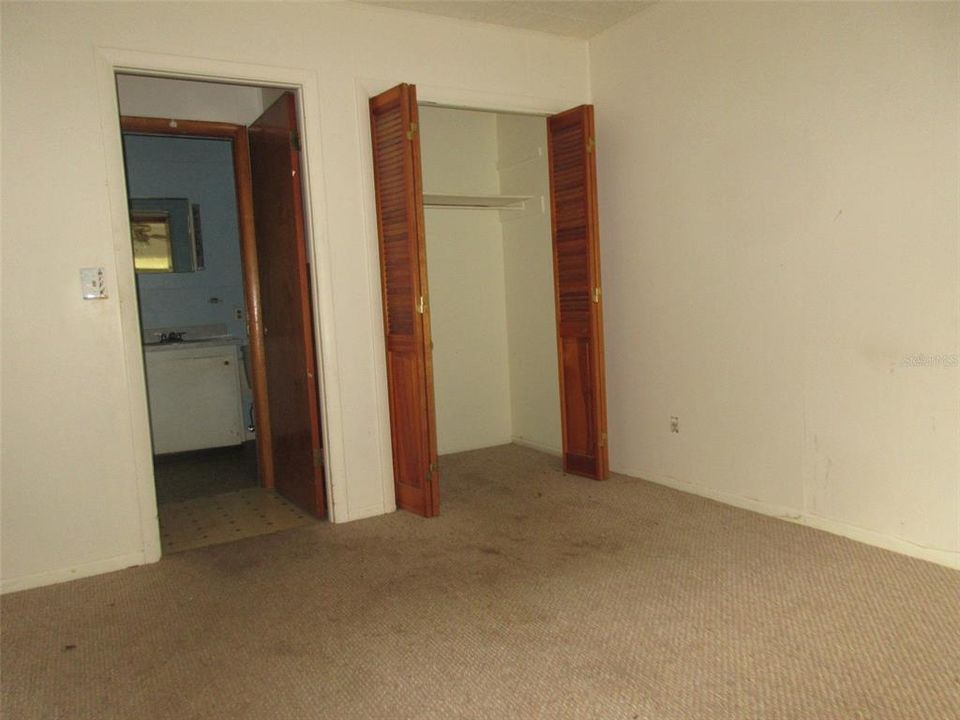 For Sale: $265,000 (4 beds, 2 baths, 2417 Square Feet)